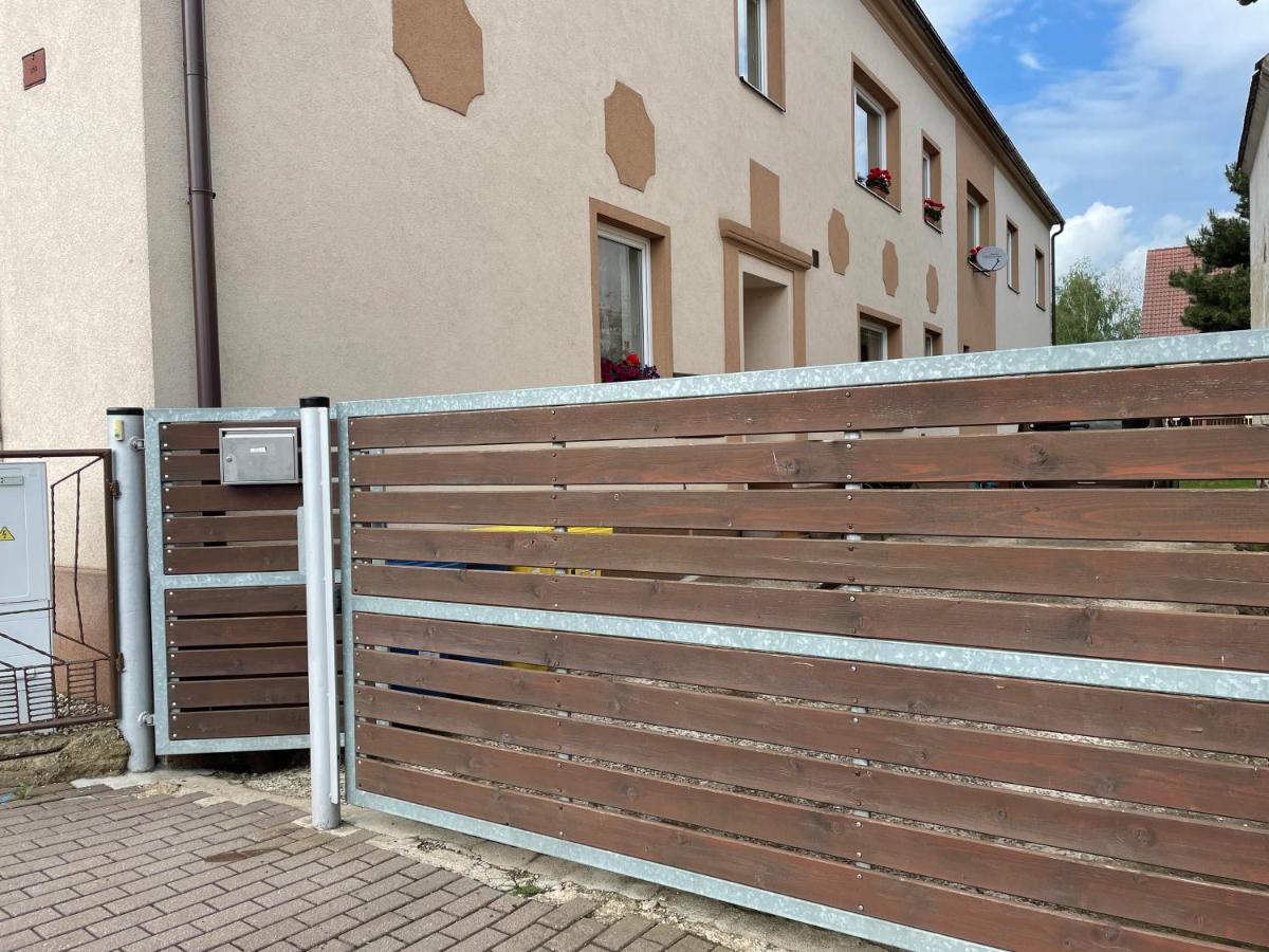 Garsoniera V Roddinem Dome Pensionat Dubice Exteriör bild