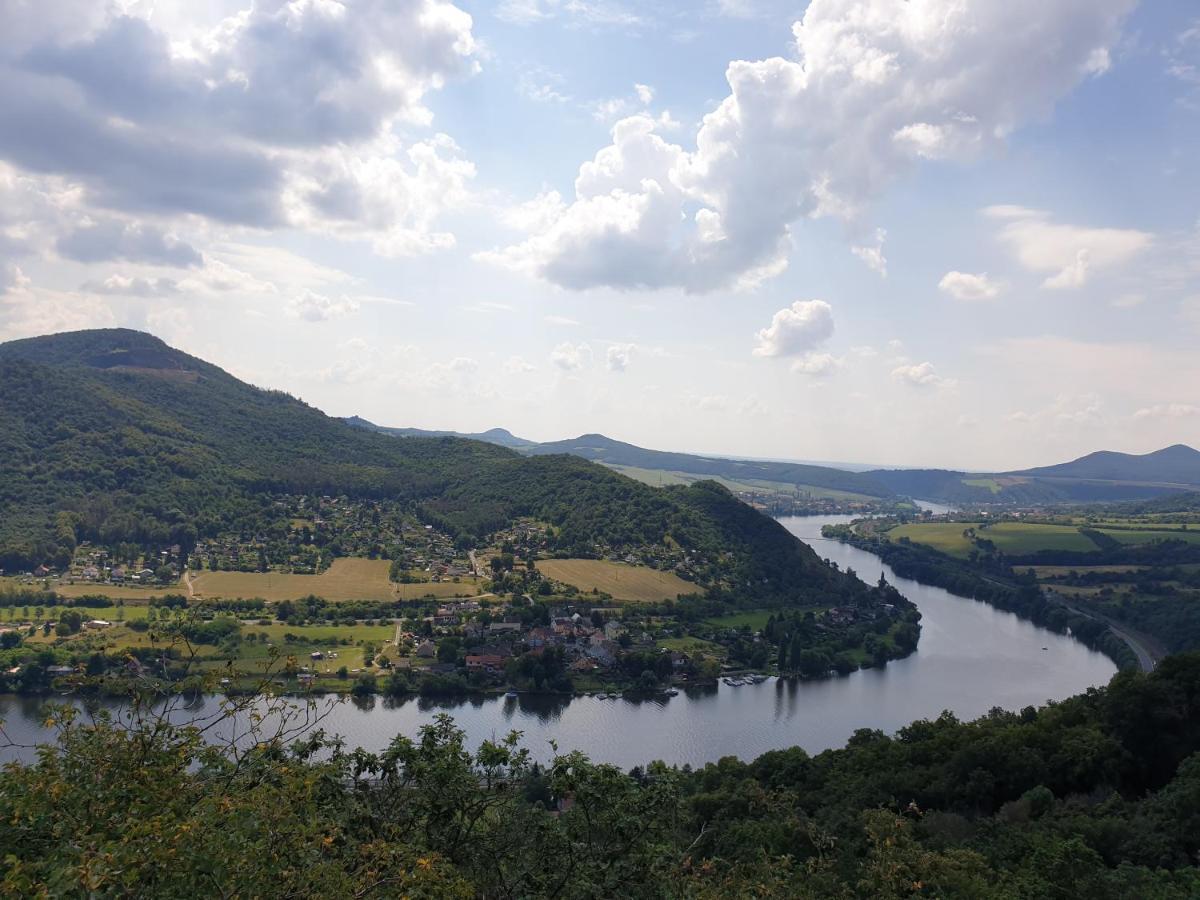 Garsoniera V Roddinem Dome Pensionat Dubice Exteriör bild